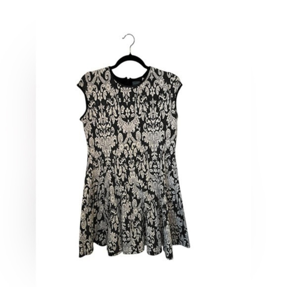 Gabby Skye Black and White Printed Dress - Picture 1 of 5